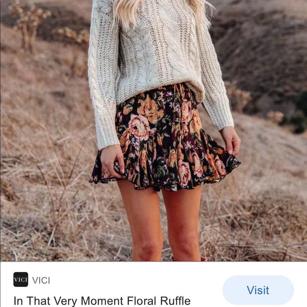 VICI In the moment ruffle mini skirt XS NWOT.